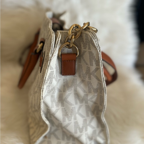 New Michael Kors Large Hamilton Vanilla Purse - Picture 11 of 15